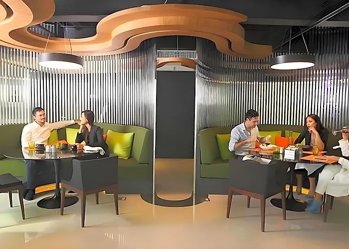 מלון Zazz Urban 4*
