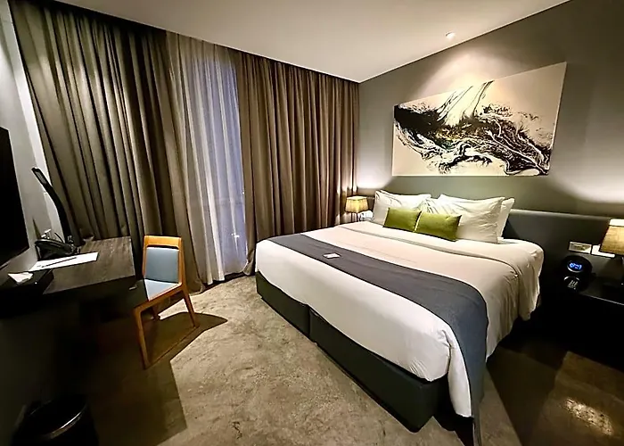 Zazz Urban 4*